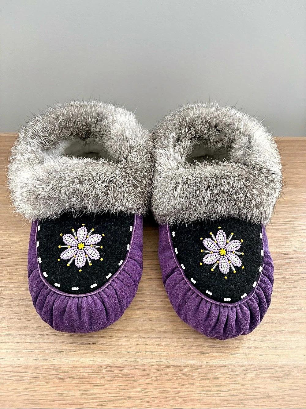 Handmade Purple Leather Fur Moccasins Beaded Size 5.5 LIKE NEW